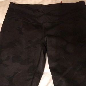 Lululemon BLACK CAMO Run Inspire Crops